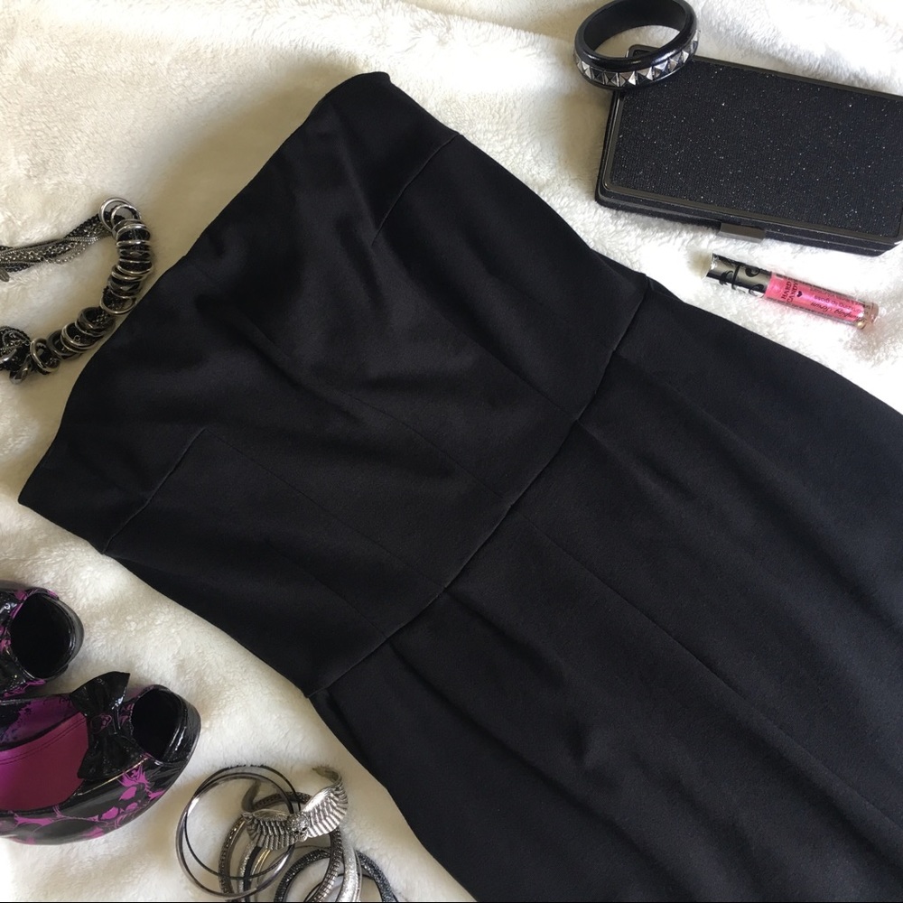 🔥LBD🔥{EXPRESS} Black Strapless Sheath Dress - Picture 6 of 8